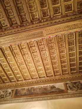 Позолоченные деревянные потолки во дворце Памфили