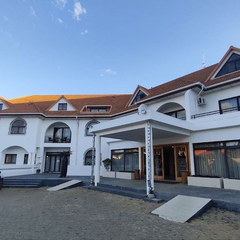 Отели 3*, Отели 4*, Бутик-отели, Бунгало, Коттеджи, Шале