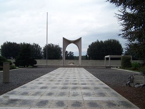 Монумент на Бразильском военном кладбище