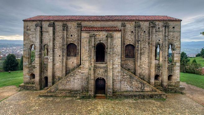 Руины древней церкви Санта-Мария-дель-Наранко