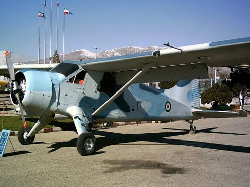 Вышедший из эксплуатации самолёт «De Havilland Canada U-6B Beaver (DHC-2)» в Тегеранском аэрокосмическом выставочном центре в международном аэропорту Мехрабад