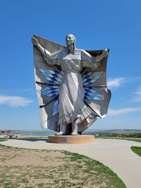 Статуя «Достоинство Земли и Неба», 7 июня 2021 г.