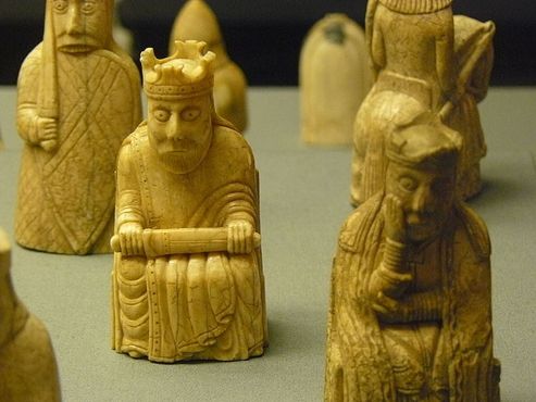 Некоторые из шахматных фигур с острова Льюис