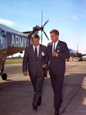 Президент Джон Кеннеди и Вернер фон Браун