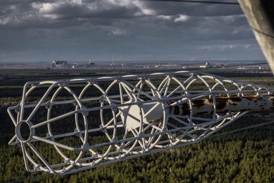 С верхних этажей отчетливо видна Чернобыльская АЭС