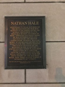Мемориальная доска на месте казни Натана Хейла