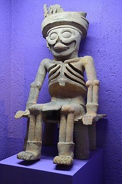 Ацтекский артефакт, изображающий бога смерти Миктлантекутли, сидящего на своём троне