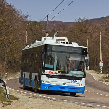 Троллейбус по дороге из Симферополя в Ялту