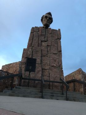 Монумент на шоссе Линкольна