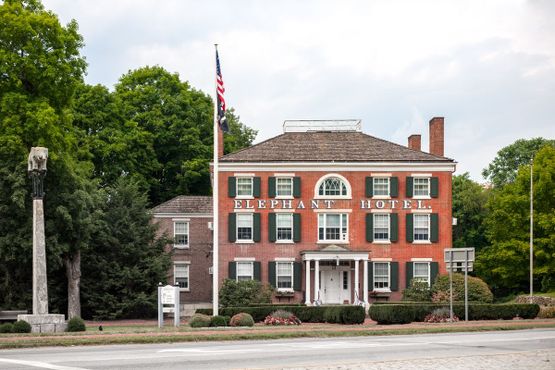 Памятник первому цирковому слону Америки