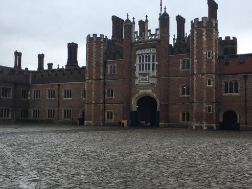 Дворец Хэмптон-корт