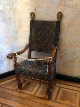 Оригинальное королевское кресло