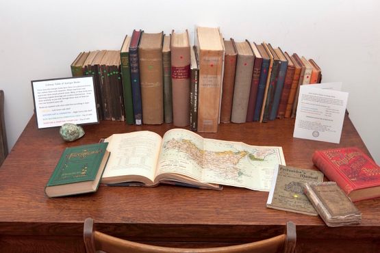 Старинные книги и карты в Архиве любопытных ароматов Афтель