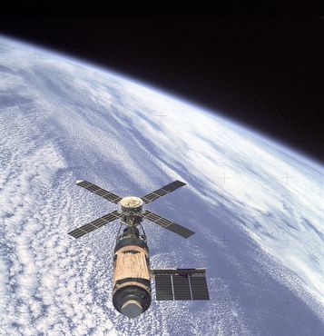 "Скайлэб" в 1974 году. Фотография сделана членами последней команды, посетившей орбитальную станцию