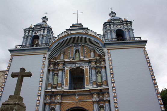 Бывший монастырь Санто-Доминго-де-Гусман является главной туристической достопримечательностью Окотлана и находится по соседству с ратушей