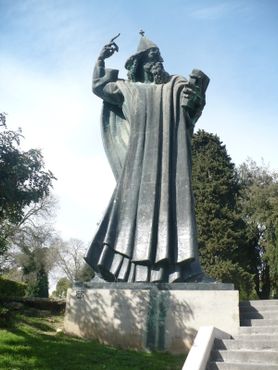 Статуя Гргура Нинского