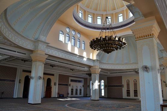 Центральный зал мечети Аль-Серкаль