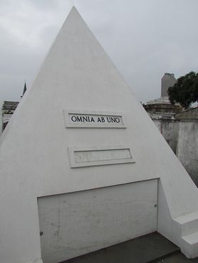 Гробница Николаса Кейджа