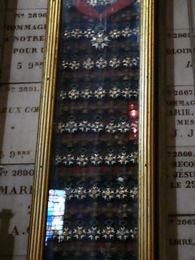 Медали в базилике Богоматери Побед