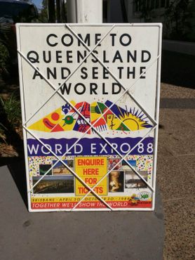 Одна из восьми репродукций экспоната Всемирной выставки 1988 года