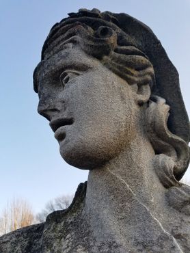 Руины в парке Холлидей