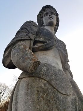 Руины в парке Холлидей