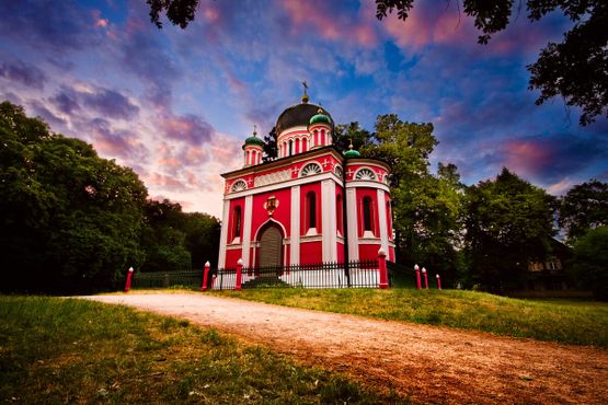 Церковь Александра Невского на закате