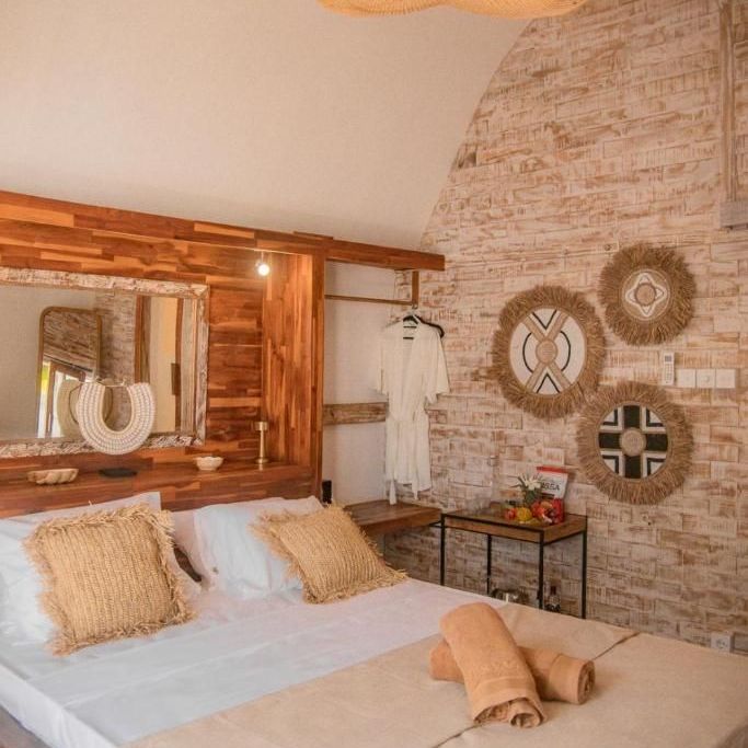 Отели 4*, Бутик-отели, Отели 5*, Виллы, Глэмпинги, Яхты