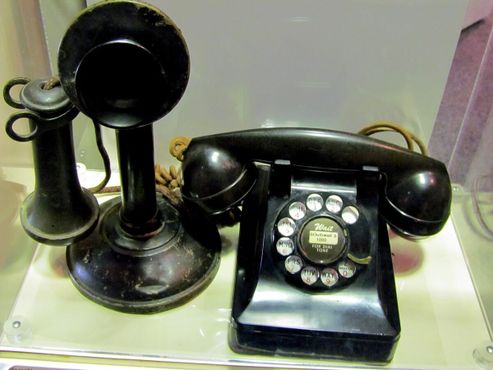 Телефоны из коллекции музея