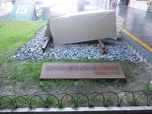 Мемориал депортированным евреям на платформе №16