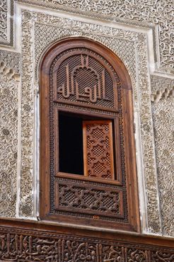 Окно в медресе Аль-Аттарин