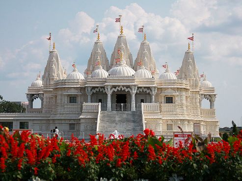 Внешний вид дворца Шри Сваминараян Мандир