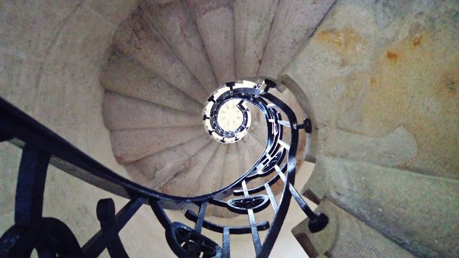 Спиральная лестница в доме