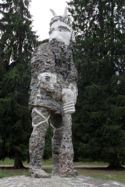 Скульптура Калевипоэга