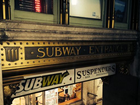 Вход в закусочную Subway 