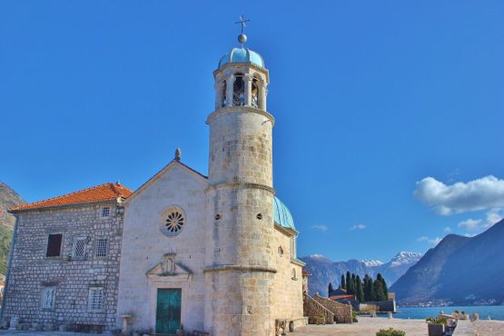 Церковь «Богородица на скалах», Которский залив, Черногория