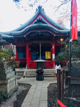 Храм Бендзайтэн в парке Инокасира