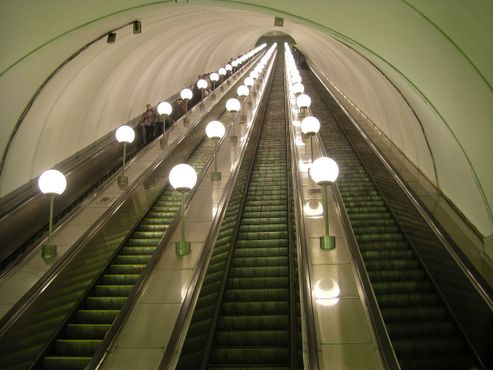 Эскалаторы на станции метро «Дубровка»