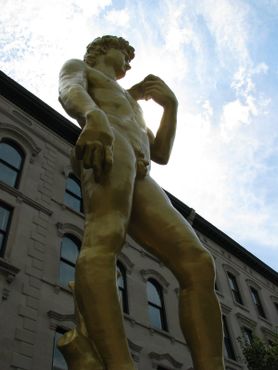 Золотая статуя Давида