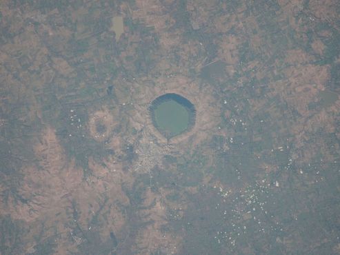 Озеро Лонар, вид из космоса