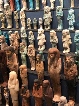 Фигурки ушебти в музее египетской археологии Питри .