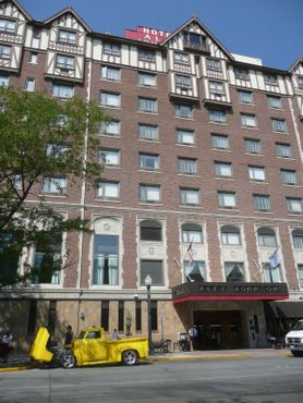 Отель «Алекс Джонсон»