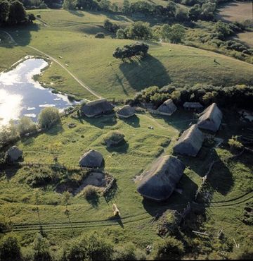 Деревня железного века в 1990-х годах