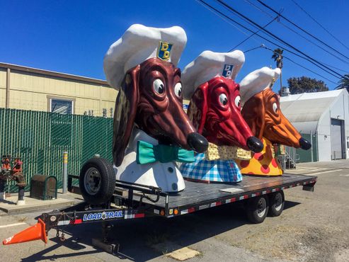 Эти головы «Собачьей закусочной» видели 28 апреля 2020 года на Трэжер-Айленд на пересечение авеню I и 11-й улицы