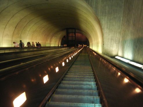 Эскалатор на станции метро Росслин 