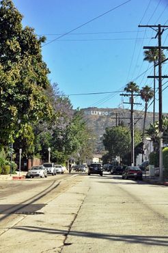 Знак Hollywood, вид со стороны Бичвуд-драйв