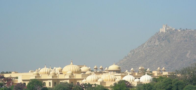 Вид на Дворец Муссонов из Удайпура