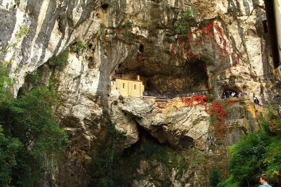 Церковь в пещере