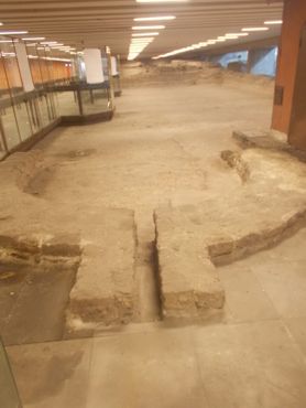 Римские бани в подземном переходе площади Флориан