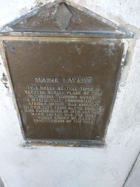 Табличка на склепе Мари Лаво, 20 марта 2018 г.